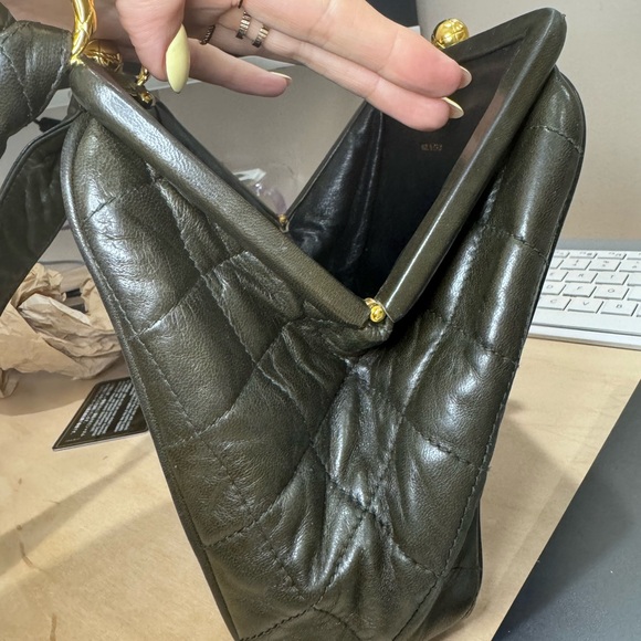 Vintage Chanel shoulder bag. - Picture 8 of 13